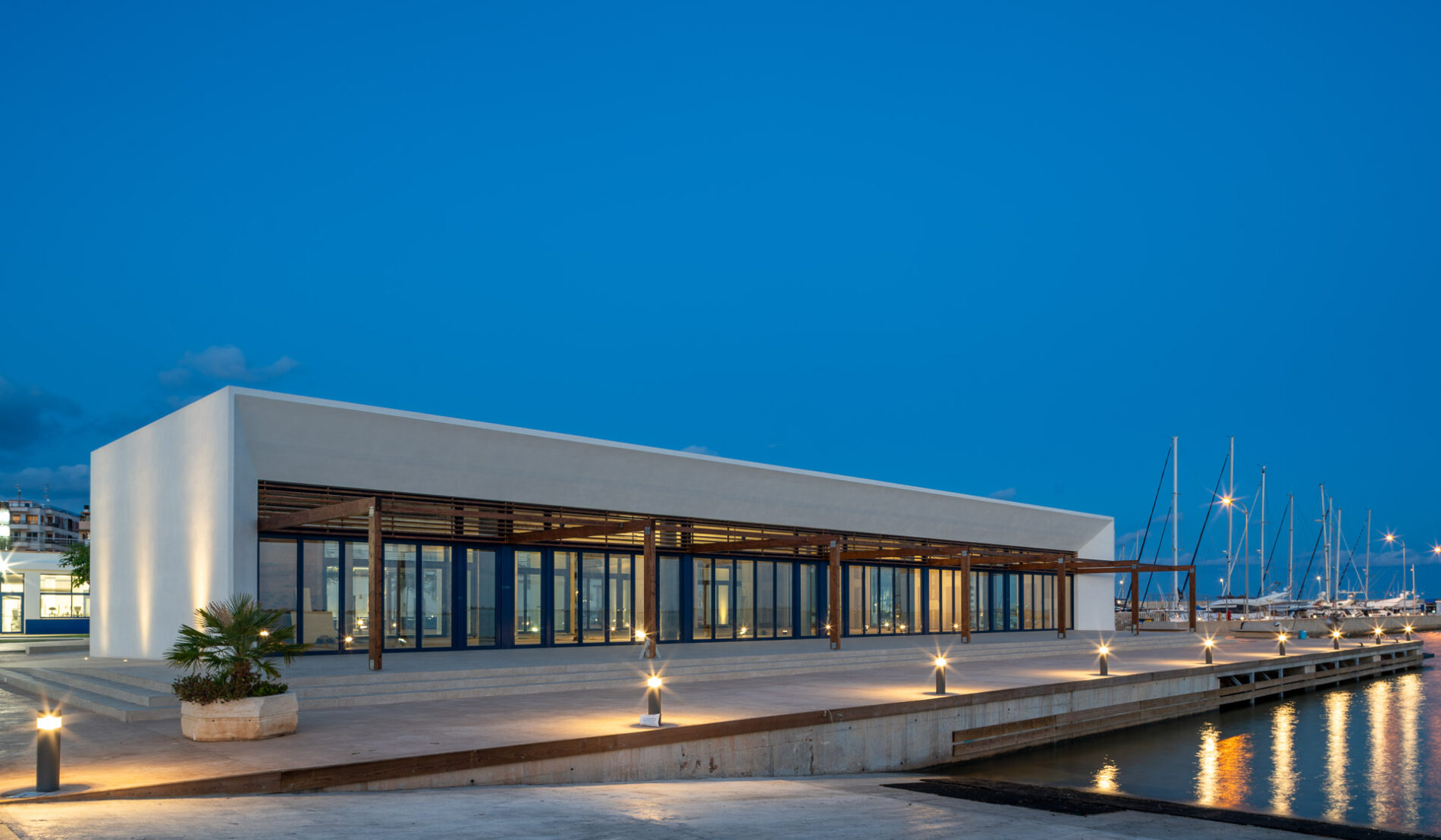 Edificio en el puerto deportivo de l’Ampolla